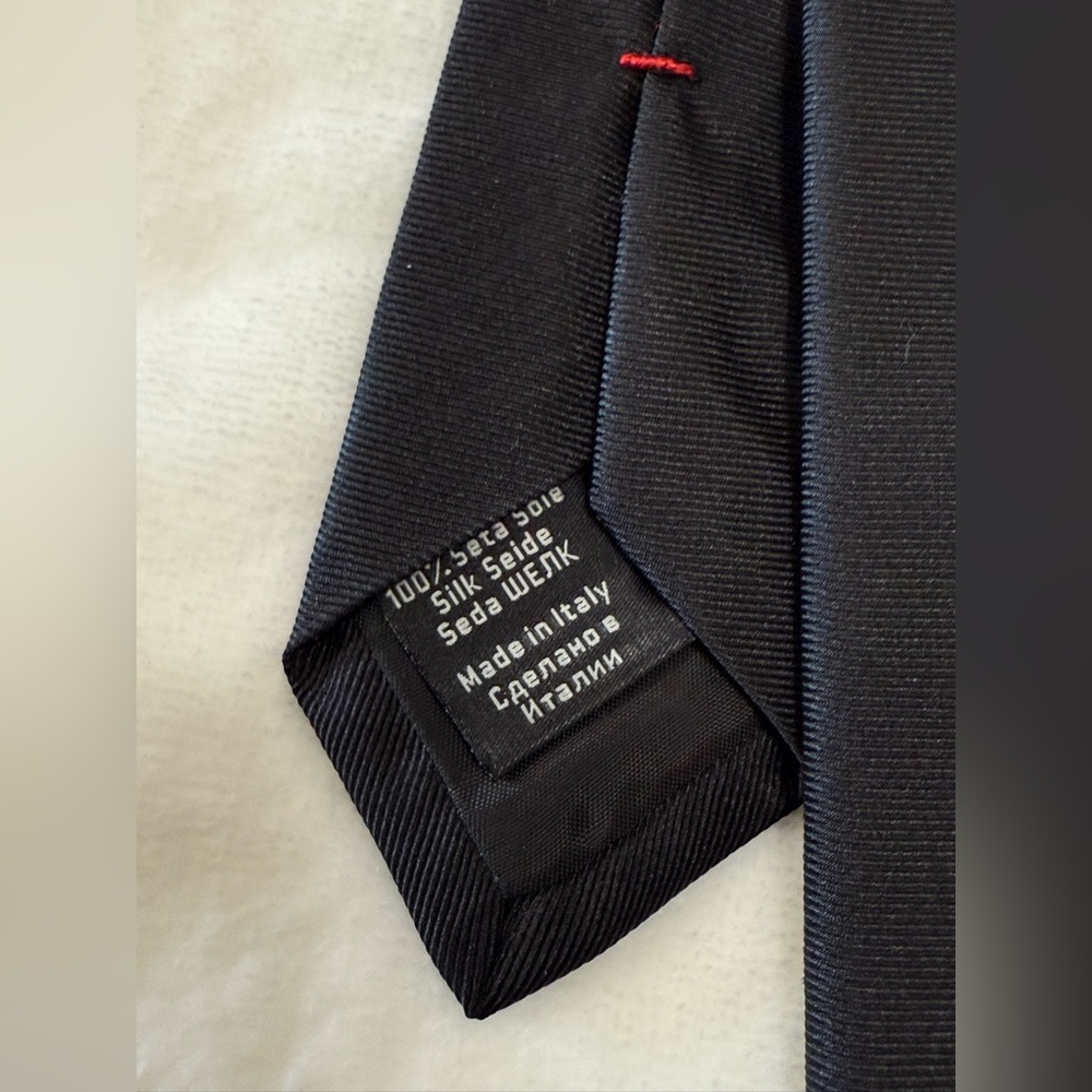 Hugo Boss Designer Solid Black Silk Tie - Picture 5 of 5